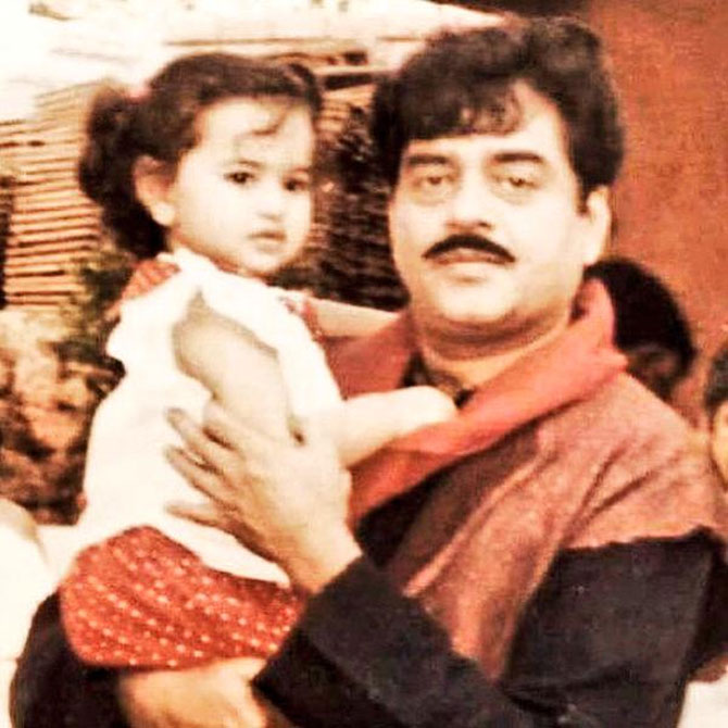 21-sonakshi-sinha-childhood