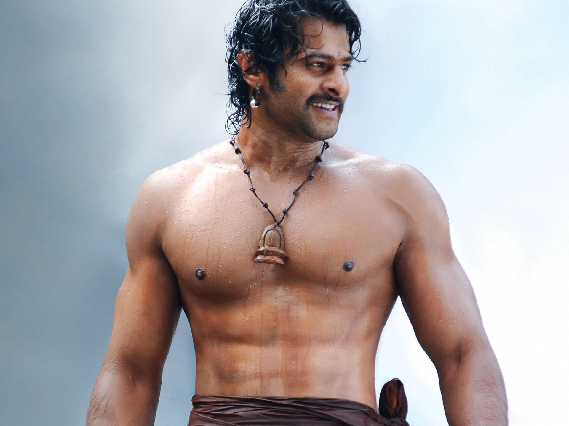 prabhas-six-pack-body-in-baahubali-images