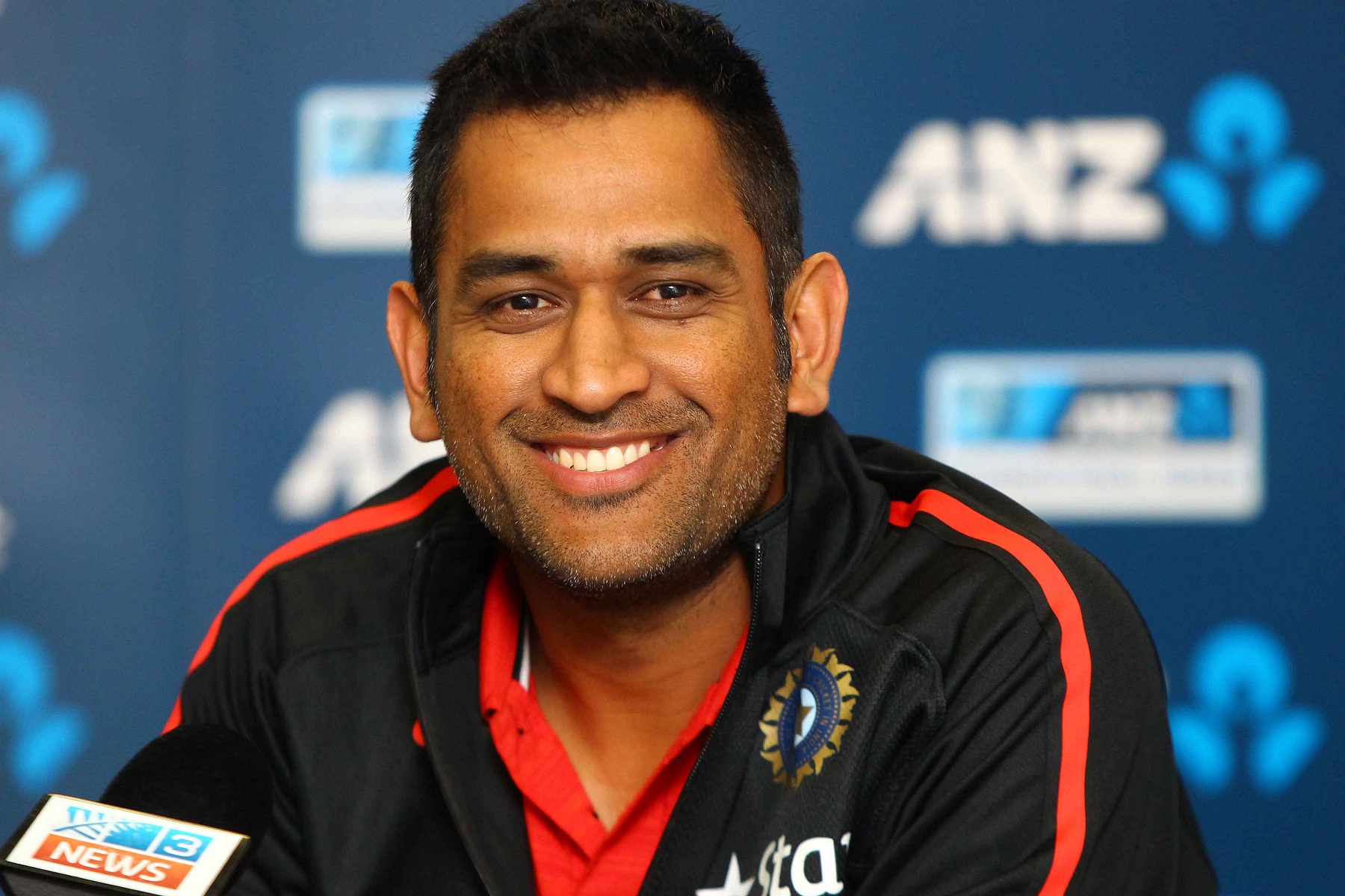 dhoni-happy-at-speech-given-nice-picture