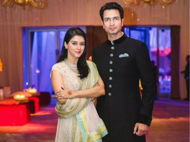 asin-rahul-reception_640x480_81453711390