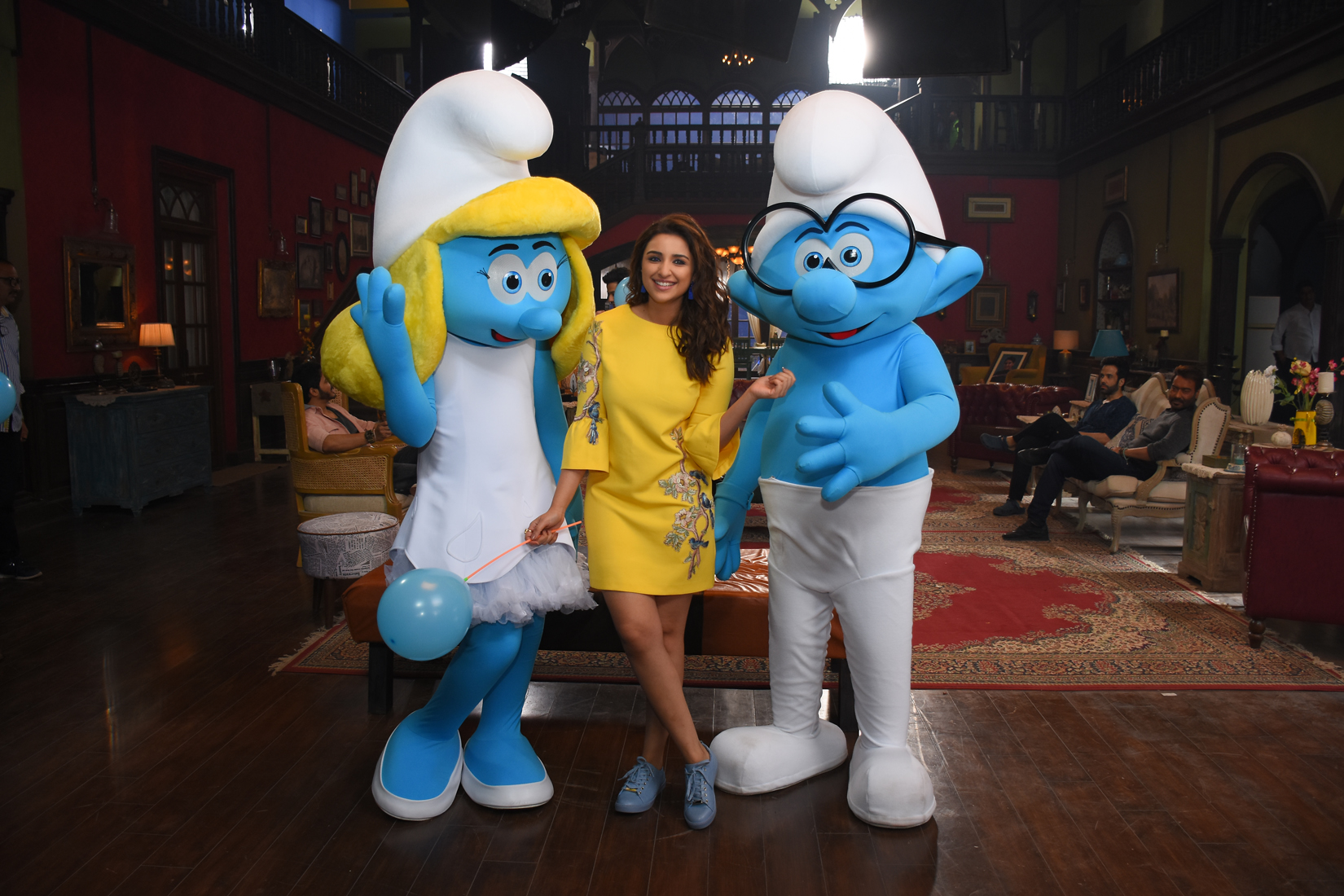 smurfs-on-the-sets-of-golmaal-again-3