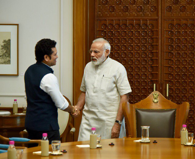 sachin-tendulkar-meets-narendra-modi-2