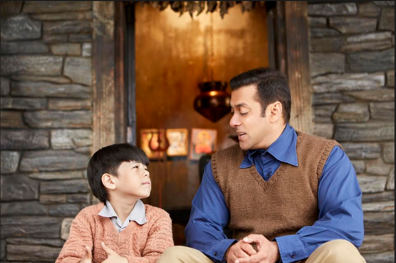 salman-khan-and-his-special-friend-matin-in-a-new-still-from-tubelight