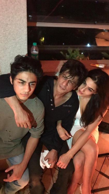 shah-rukh-khan-aryan-khan-sara-ali-khan-karan-johar-bash