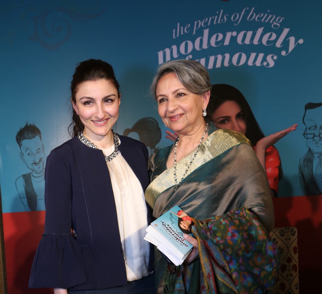 soha-ali-khan-with-mother-sharmila-tagore-at-the-delhi-launch-of-sohas-book-the-perils-of-being-moderately-famous-2