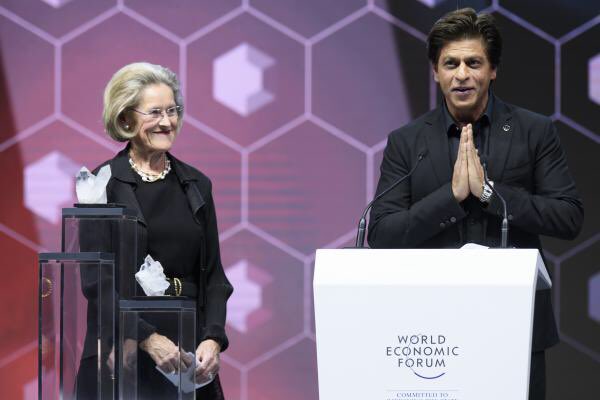 shah rukh khan receives the crystal award