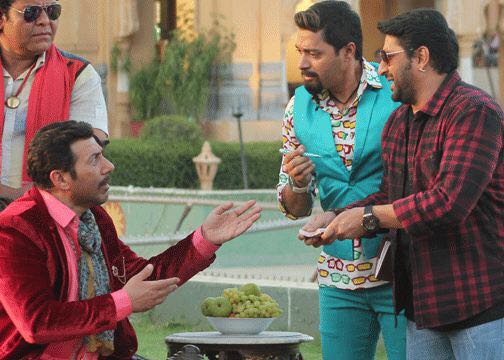 Sunny deol in Bhaiaji Superhit Still 1