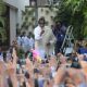Amitabh Bachchan celebrates the success of 102 not out with fans