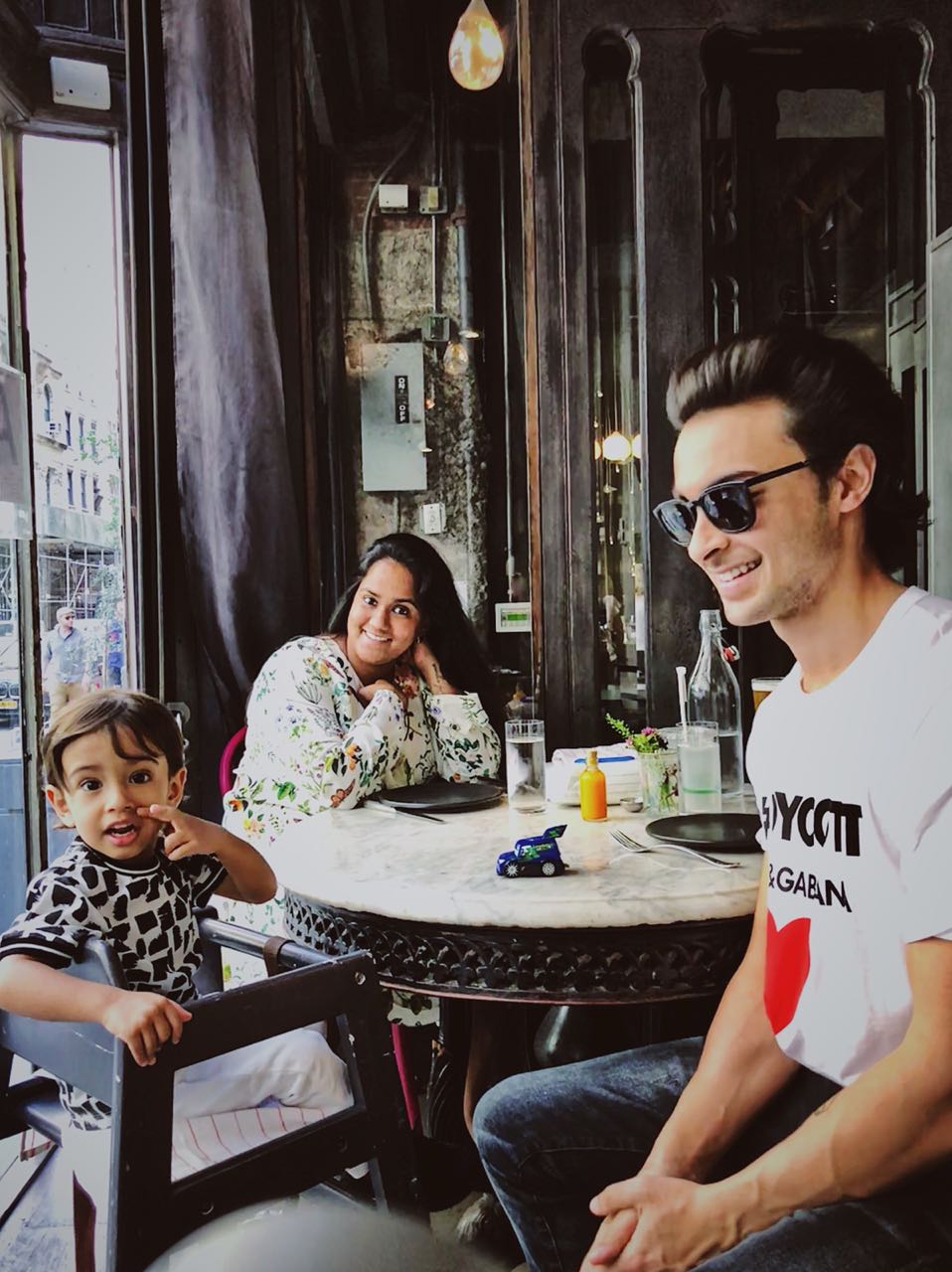 aayush-sharma-with-ahil-and-arpita