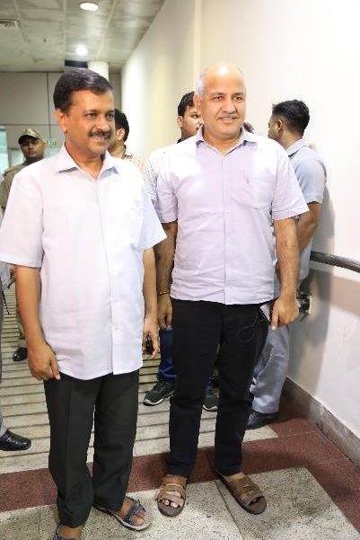 honble-cm-arvind-kejriwal-and-deputy-cm-manish-sisodia-at-disneys-aladdin