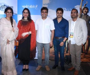 maulik-and-bhavya-bhagat-with-direcror-mangesh-hadawale-mhaveer-and-neetu-jain