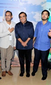 presenter-and-producer-mahaveer-jain-with-mukesh-ambani-and-ananth-ambani