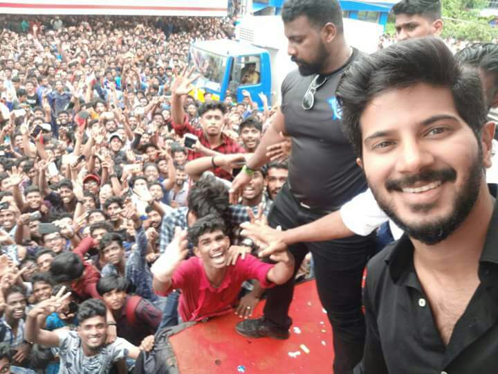 dulquer-meets-fans-in-kerala-2