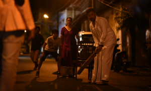 irrfan-khan-playing-cricket-still-from-the-film