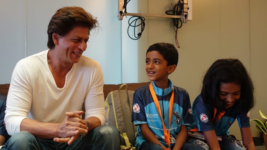 shah-rukh-khan-with-survivors-of-childhood-cancer-3