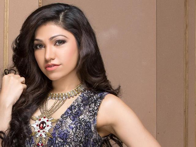 Tulsi Kumar sings tere jaisa