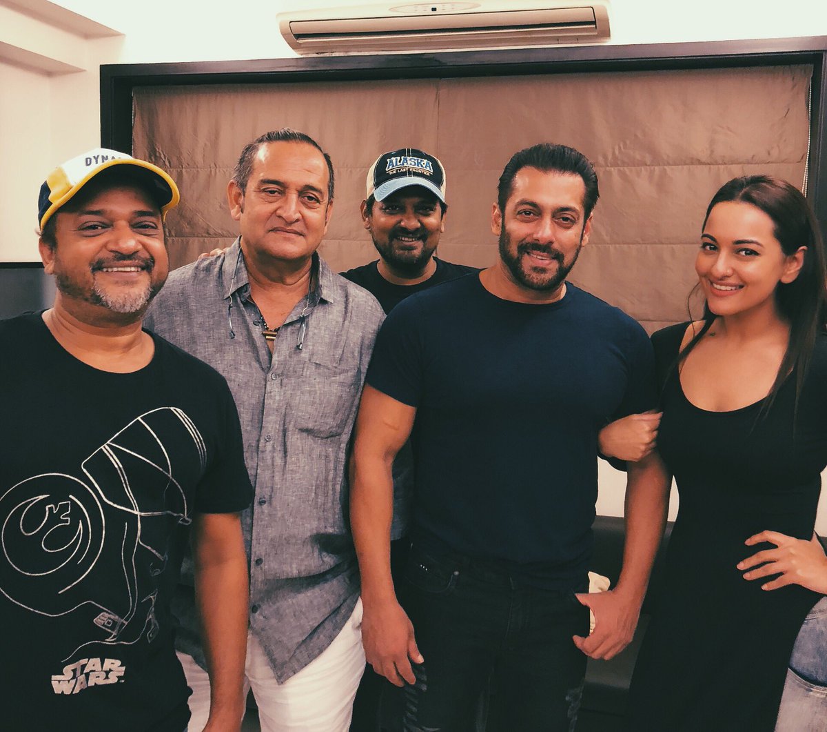 dabangg-team-reunites-post-8-years-of-the-film