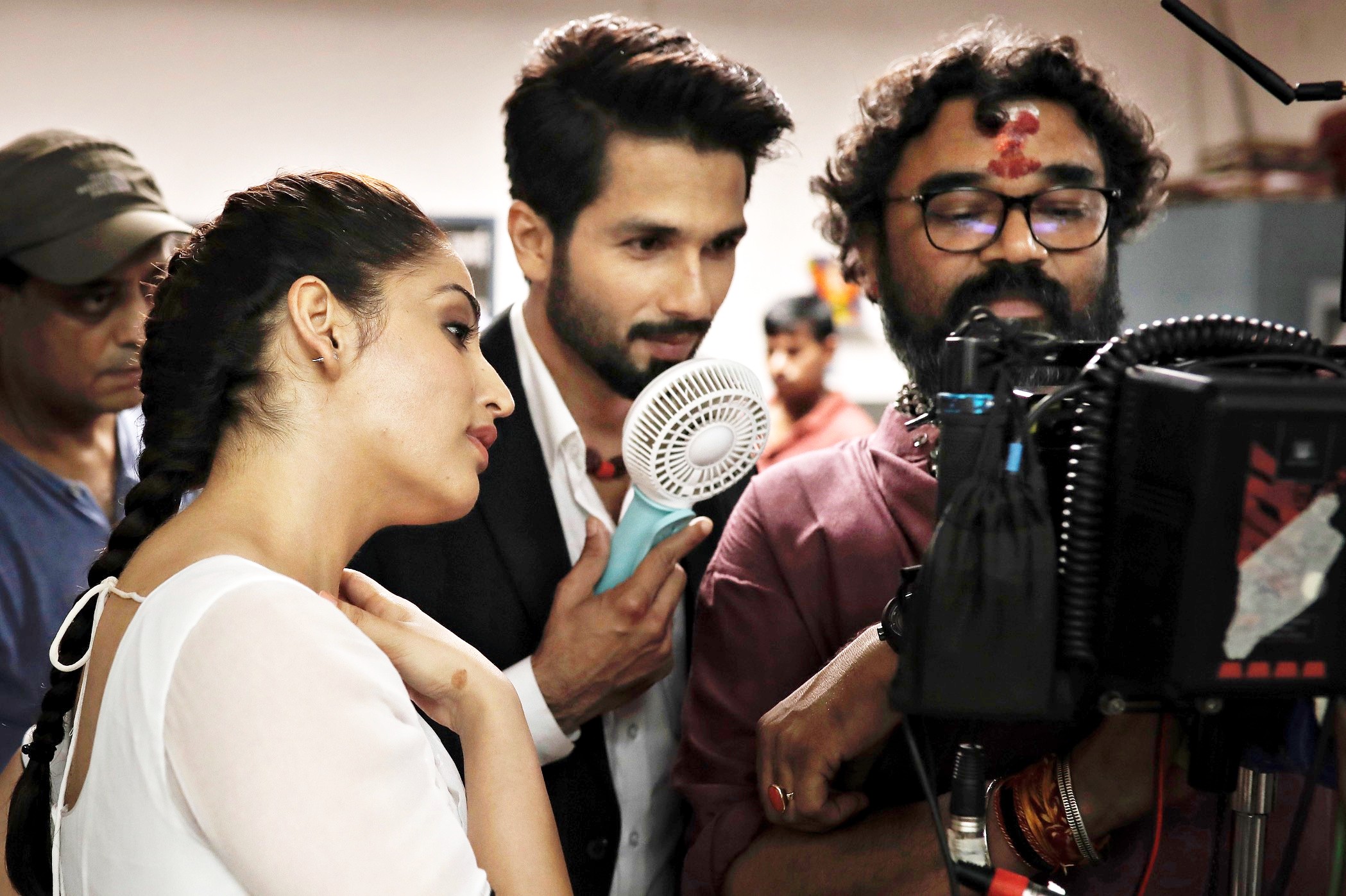 yami gautam, shahid kapoor and shree narayan singh in batti gul meter chalu