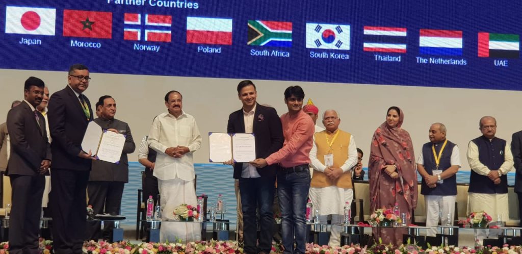 Sandeep Ssingh becomes the first Bollywood producer to sign 177 crore MOU with Gujarat Government in vibrant Gujarat Global Summit 2019 