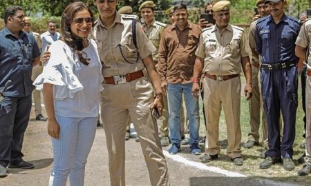 Rani Mukerji Meets The Police Force At Kota While Shooting For Mardaani 2