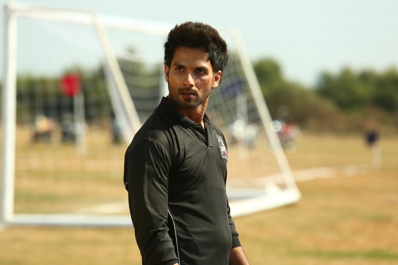 Shahid Kapoor Would Love To Romance Varun Dhawan, Had He Been An Actress